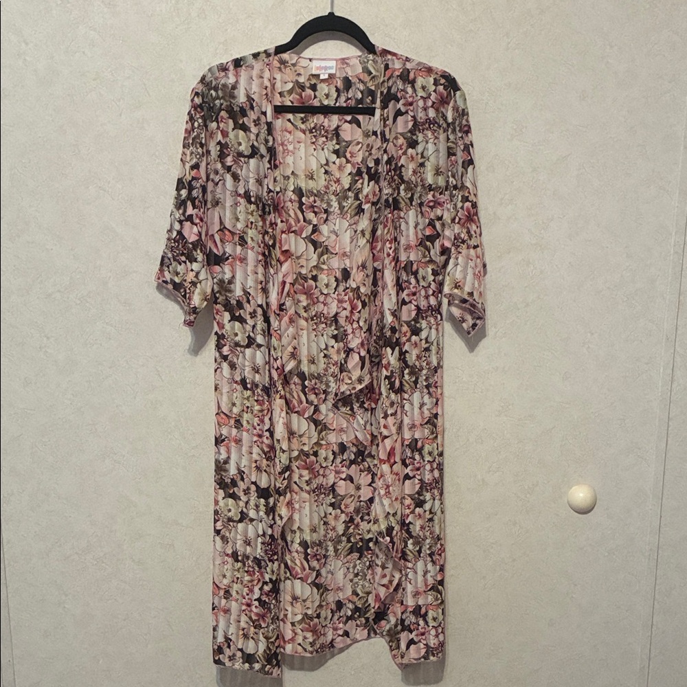 LuLaRoe Floral Top with Pink and Cream